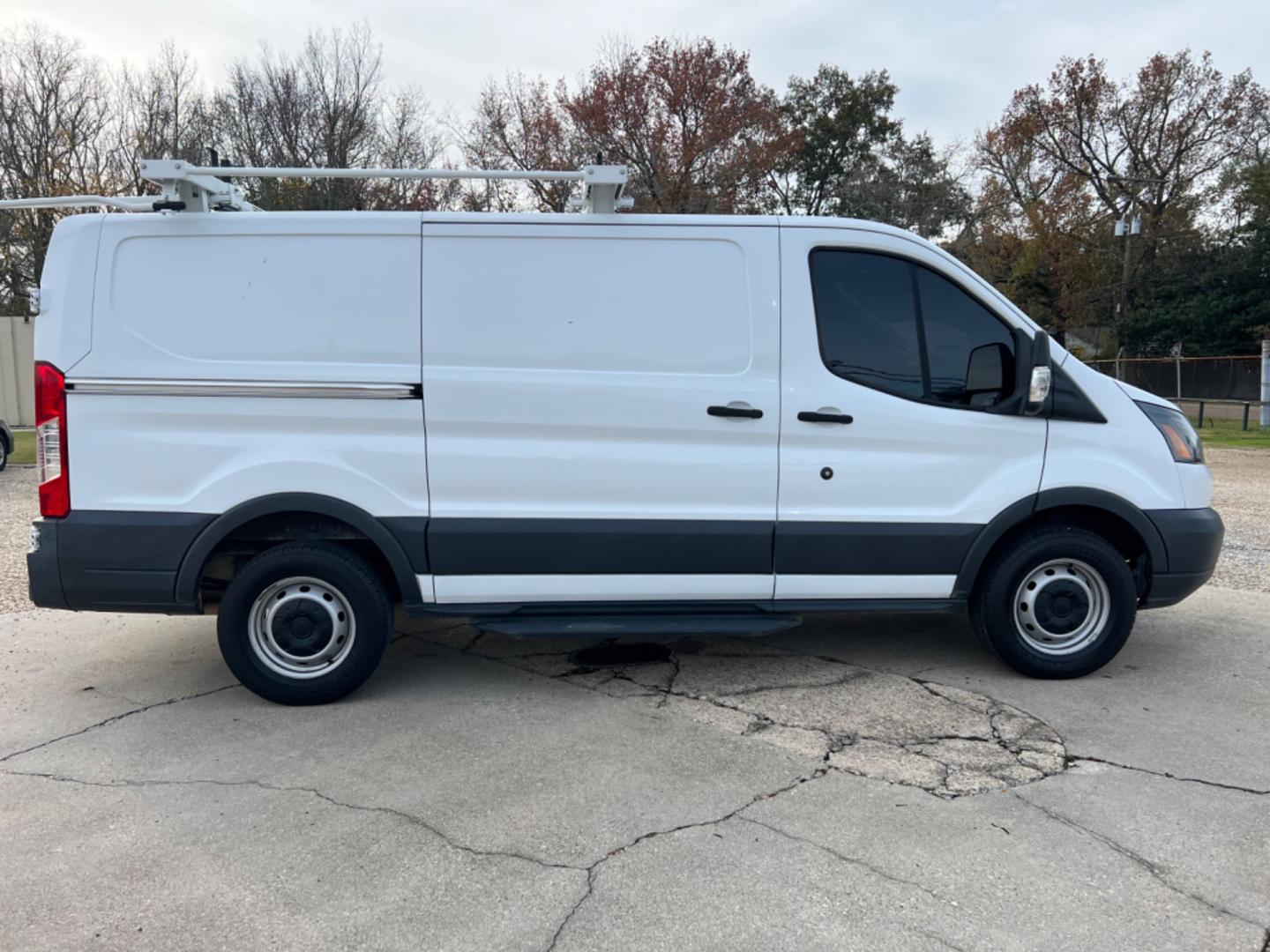 2017 White /Gray Ford Transit (1FTYR1YM0HK) with an 3.7 V6 engine, Automatic transmission, located at 4520 Airline Hwy, Baton Rouge, LA, 70805, (225) 357-1497, 30.509325, -91.145432 - 2017 Ford Transit 250 146K Miles, 3.7 V6 , Power Windows, Locks & Mirrors, Cold A/C, Tinted Windows, Kargo Master Ladder Rack. NO IN HOUSE FINANCING. FOR INFO PLEASE CONTACT JEFF AT 225 357-1497 CHECK OUT OUR A+ RATING WITH THE BETTER BUSINESS BUREAU WE HAVE BEEN A FAMILY OWNED AND OPERATED BUSINES - Photo#4